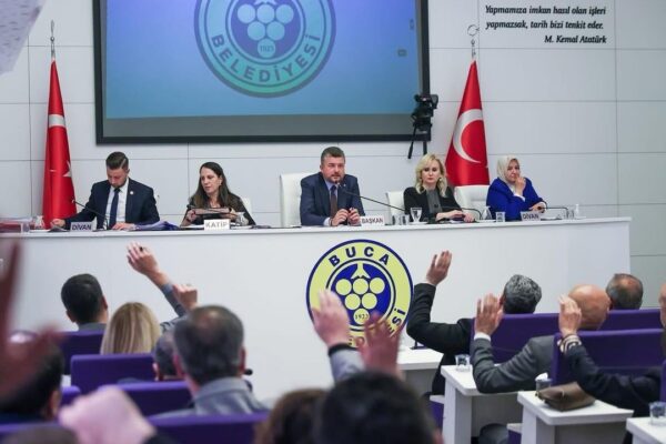 Buca’da soğuk duş: Meclis üyesi istifa etti!