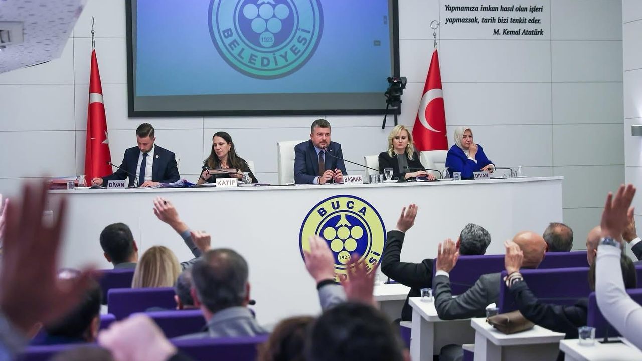 Buca’da soğuk duş: Meclis üyesi istifa etti!