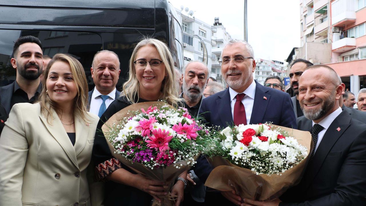 Bakan Işıkhan, İzmir’de