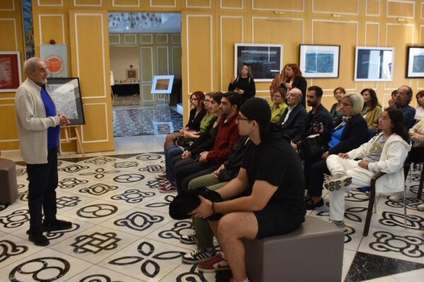 Ressam Devrim Erbil, İzmir’de sanatseverlerl...