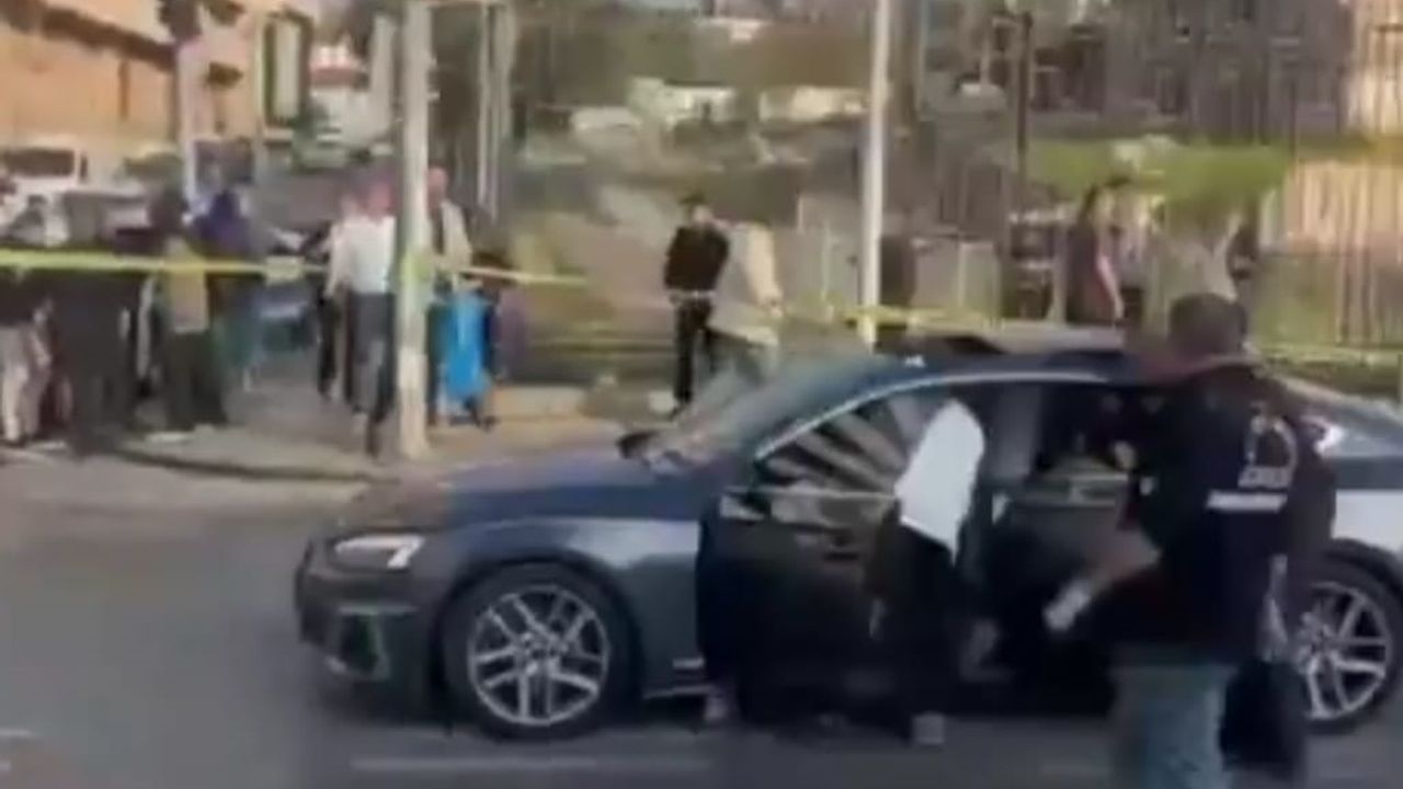 İzmir’in kalbinde kanlı pusu: Otomobil tarandı!